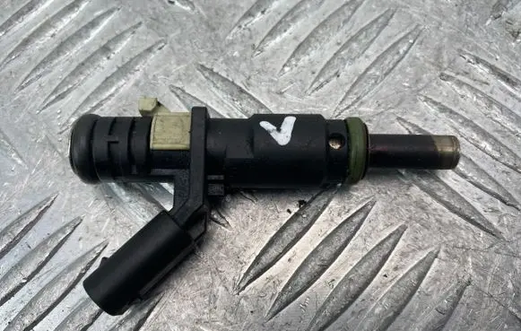 Mercedes-Benz CLS C219 Fuel injector A2720780249 7104A03377