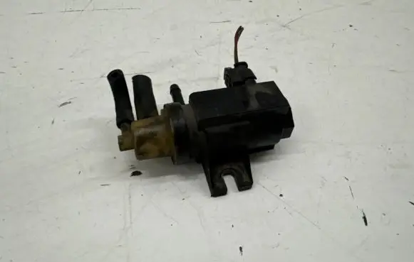 Mercedes-Benz E W212 Turbo solenoid valve A0071531428
