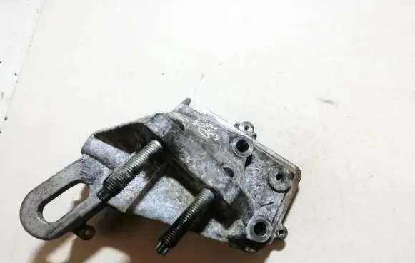 Ford Focus Engine mounting bracket
