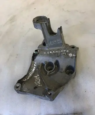Opel Grandland X A/C compressor mount bracket 9823598480