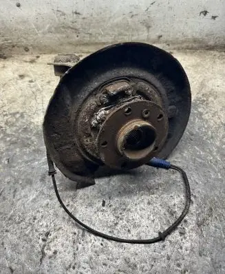 BMW 5 E39 Rear wheel hub