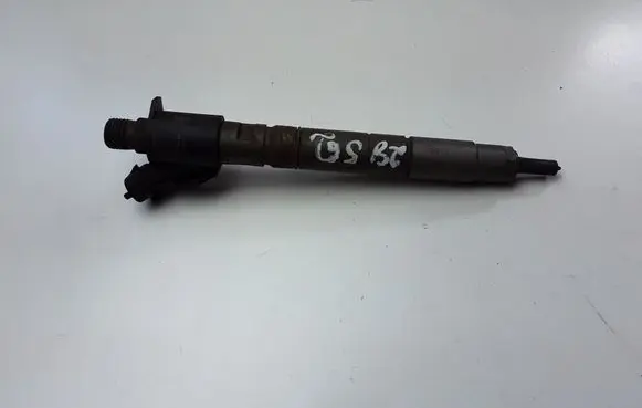 Volvo XC60 Fuel injector 31303238