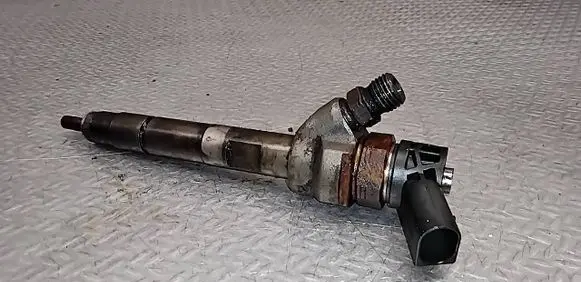 BMW 3 E90 E91 Fuel injector 781070202 0445110478