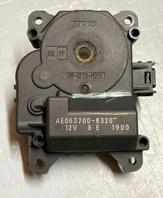 Toyota RAV 4 (XA20) Air flap motor/actuator AE0637008320
