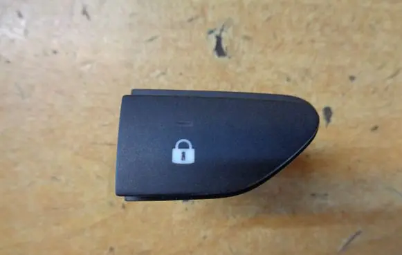 Renault Clio IV Central locking switch button 252103678R