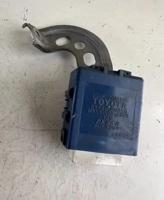 Toyota Yaris Door control unit/module 859800D050 MB0515003900