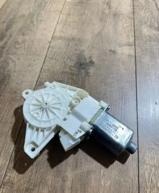 Mercedes-Benz GL X166 Front door window regulator motor A1669060201 937671101