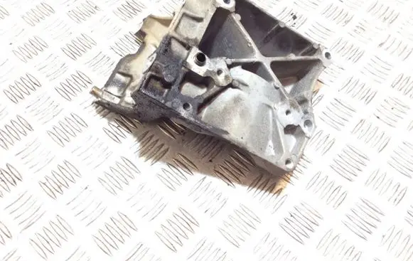 Ford Focus A/C compressor mount bracket 4M5019D524CC