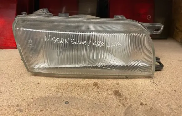 Nissan Sunny Headlight/headlamp 1424