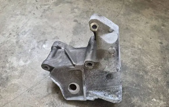 Volvo XC60 Engine mounting bracket 31430845