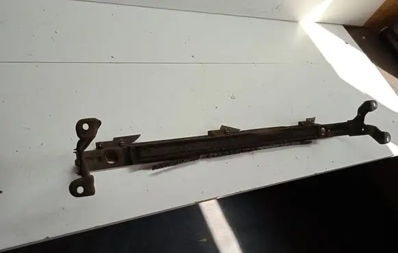 Ford Focus Bottom radiator support slam panel 