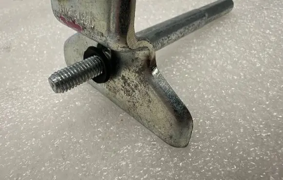 Battery bracket