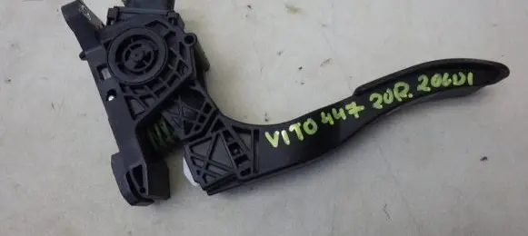 Mercedes-Benz Vito Viano W447 Accelerator throttle pedal A9073010200