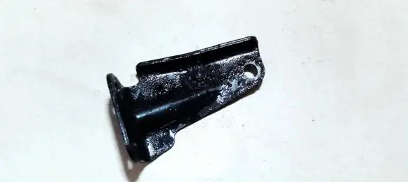 Toyota Avensis T270 Engine mounting bracket