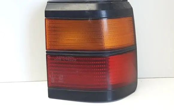 Volkswagen PASSAT B3 Rear/tail lights 333945112