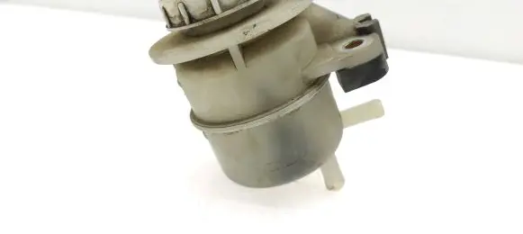Mitsubishi Outlander Brake fluid reservoir 