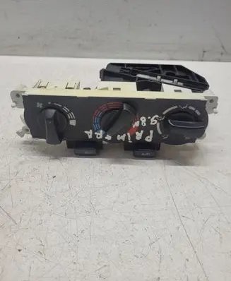 Nissan Primera Climate control unit 7040230732