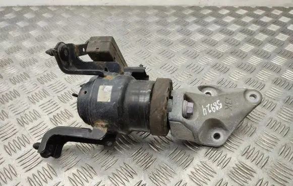 Engine mount bracket