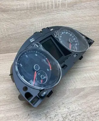 Volkswagen PASSAT B7 Speedometer (instrument cluster) 3AA920970A RHD