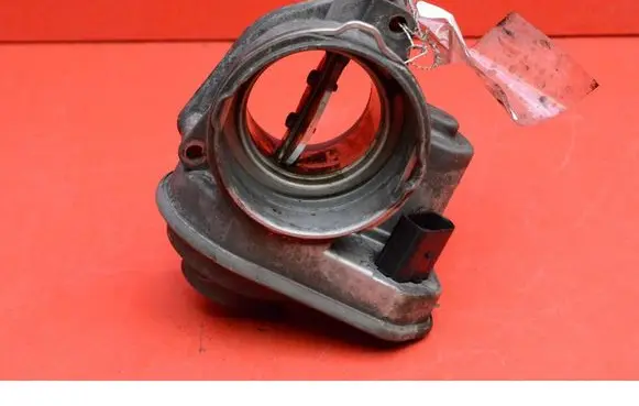 Volkswagen Touran I Throttle body valve 038128063G