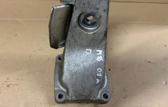 BMW M6 Engine mounting bracket 2282634