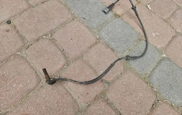 Opel Mokka ABS brake wheel speed sensor 95490814
