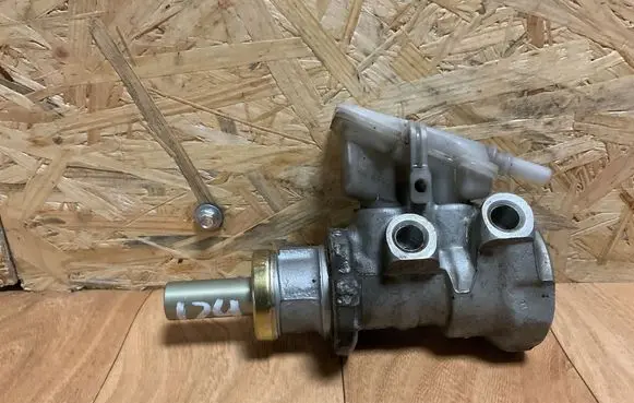 Ford Focus Master brake cylinder 21030399
