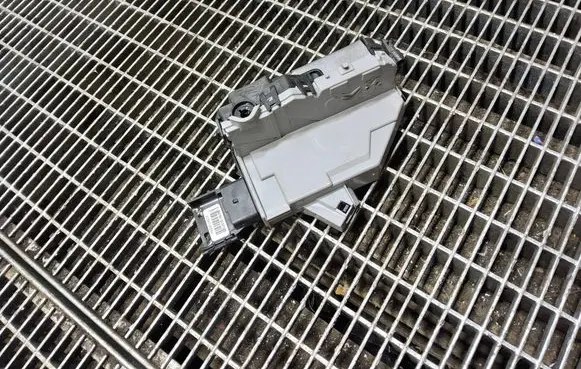 Citroen Berlingo Sliding door lock PSA828416
