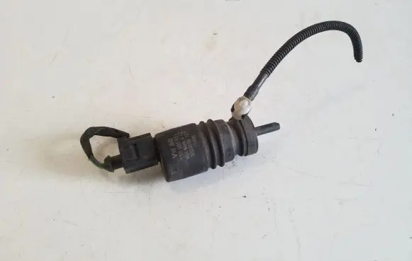 Volkswagen PASSAT B6 Windscreen/windshield washer pump 1T0955651 3028149