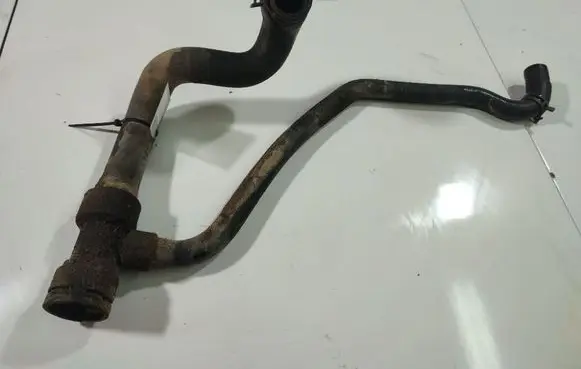 Volkswagen PASSAT B5 Engine coolant pipe/hose 