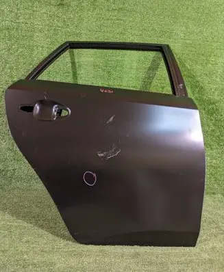 Toyota Auris E180 Rear door
