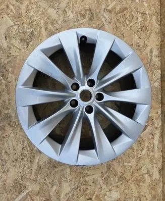Tesla Model X R20 alloy rim