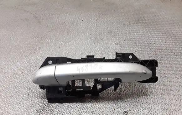 Volkswagen PASSAT B7 Front door exterior handle