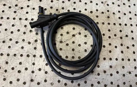 Mercedes-Benz Sprinter W906 ABS rear brake sensor 0265009338