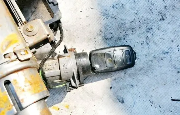 Skoda Fabia Mk2 (5J) Ignition lock 4b0905851c