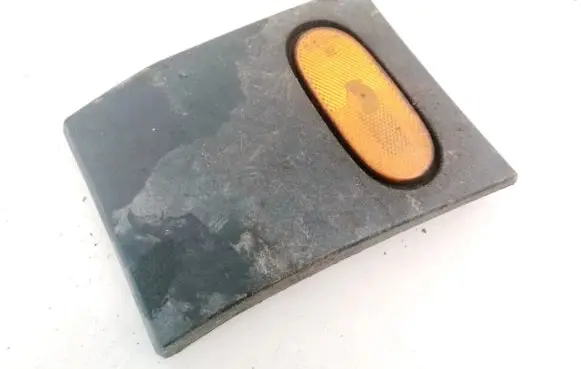 Front fender indicator light