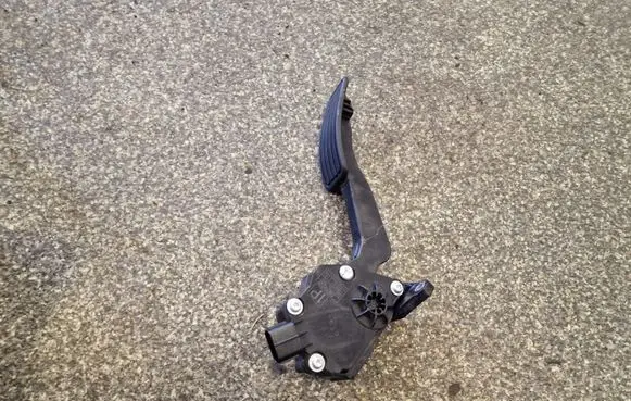 Subaru Legacy Accelerator throttle pedal 36010AL090