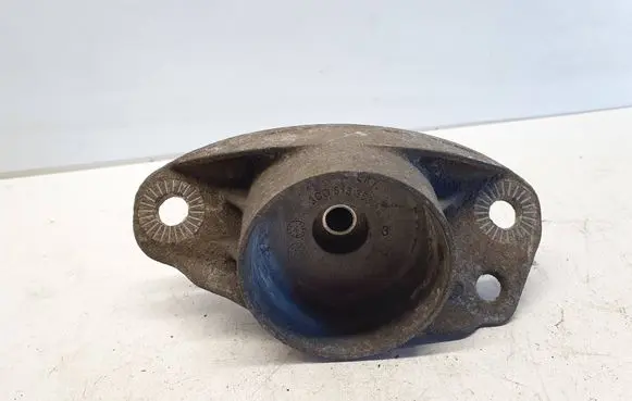 Volkswagen PASSAT B6 Front shock absorber mounting bracket 3C0513353