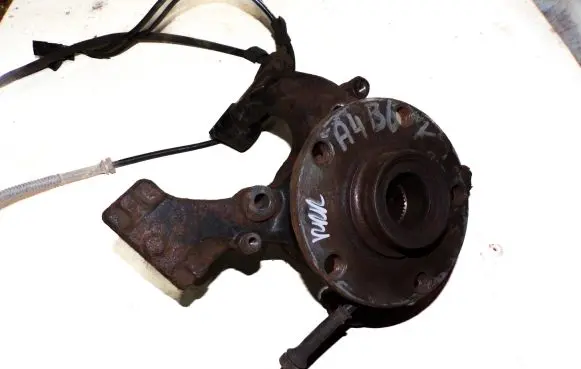Rear wheel hub spindle/knuckle