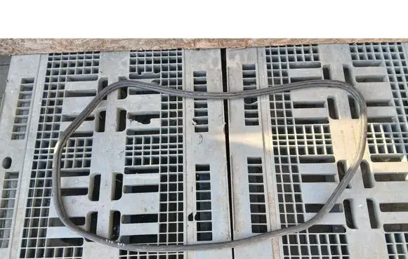 Audi A8 S8 D3 4E Trunk rubber seal (body) 