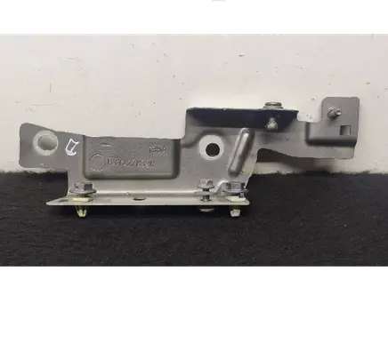 Renault Captur Fender mounting bracket 631227839R