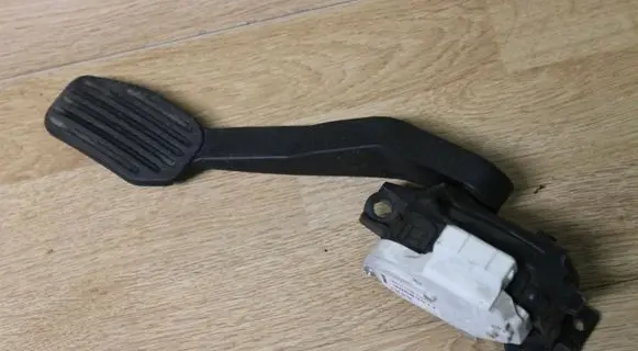 Volvo S80 Accelerator throttle pedal 30683517