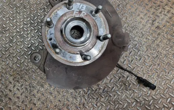 Cadillac Escalade Front wheel hub