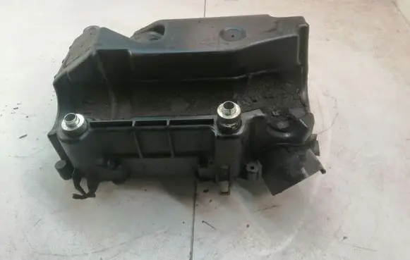 Volkswagen Golf V Other engine bay part 03C103502K