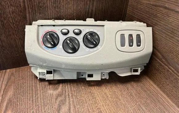 Renault Trafic II (X83) Climate control unit 8200004605