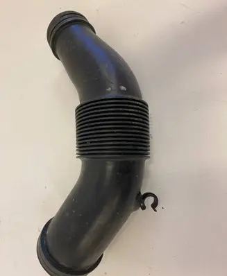 Volkswagen Touareg II Air intake hose/pipe 7P0129627B