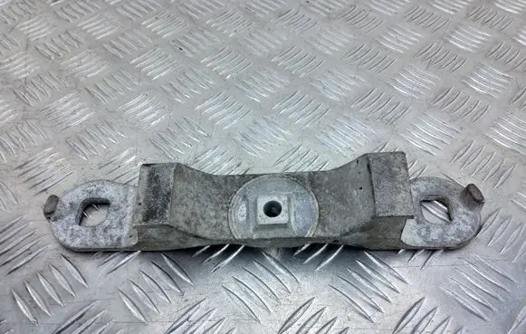 Volvo V50 Engine mounting bracket 326B26