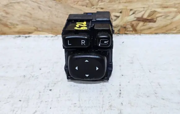 Toyota Avensis T270 Wing mirror switch 183646