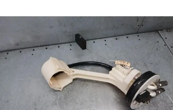 Volkswagen PASSAT B5 Fuel level sensor 8E0919673G