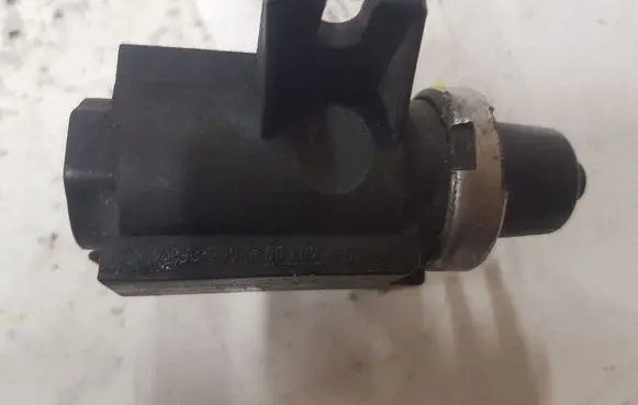 BMW 3 E46 Turbo solenoid valve 72279600 2247906